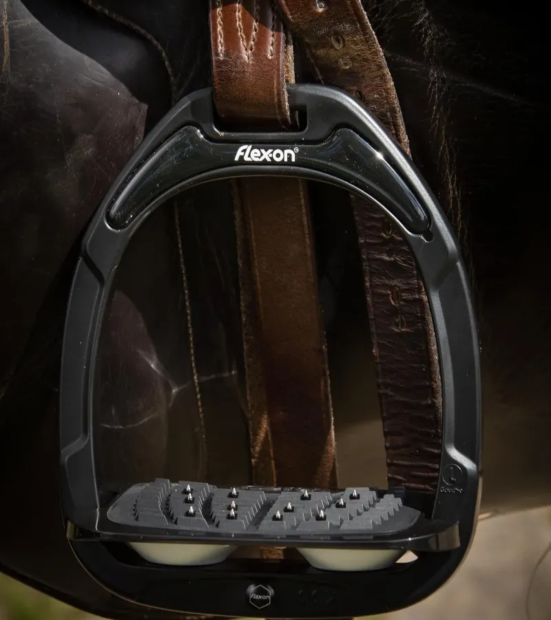 Flex-On Stirrup Irons<Green Composite Stirrups with Inclined Ultra-Grip Tread