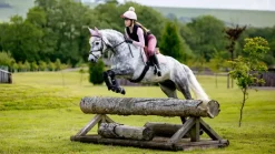 LeMieux Saddlepads & Numnahs<Suede GP Square SS25